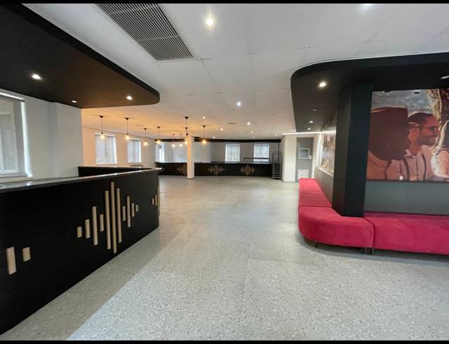 2,422M² OFFICE FOR SALE IN BRYANSTON